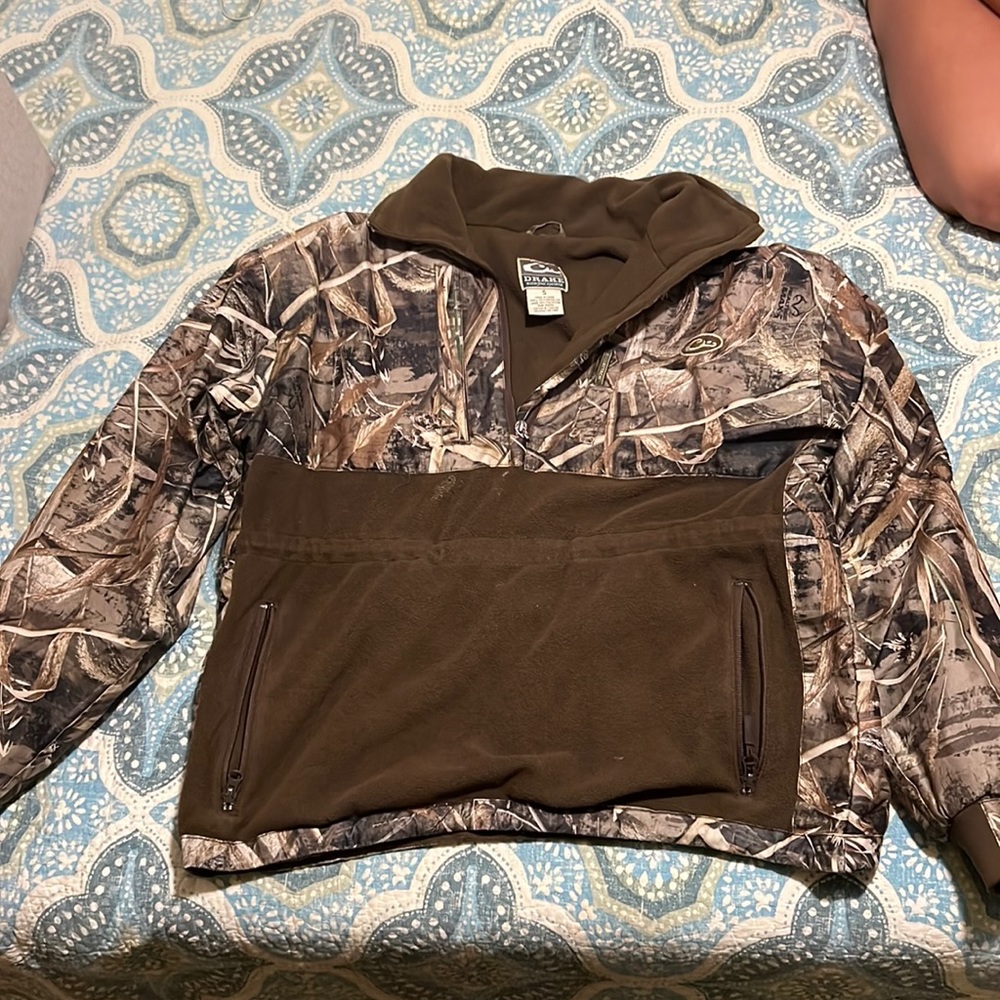 Drake pull over hardly worn